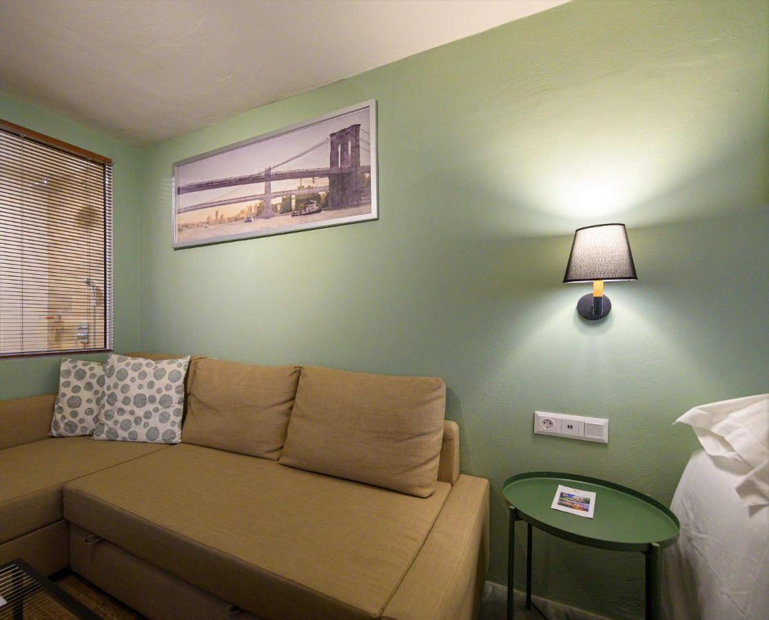 Pol's studio, Kalamata Mediterranean Apartments Bagian luar foto