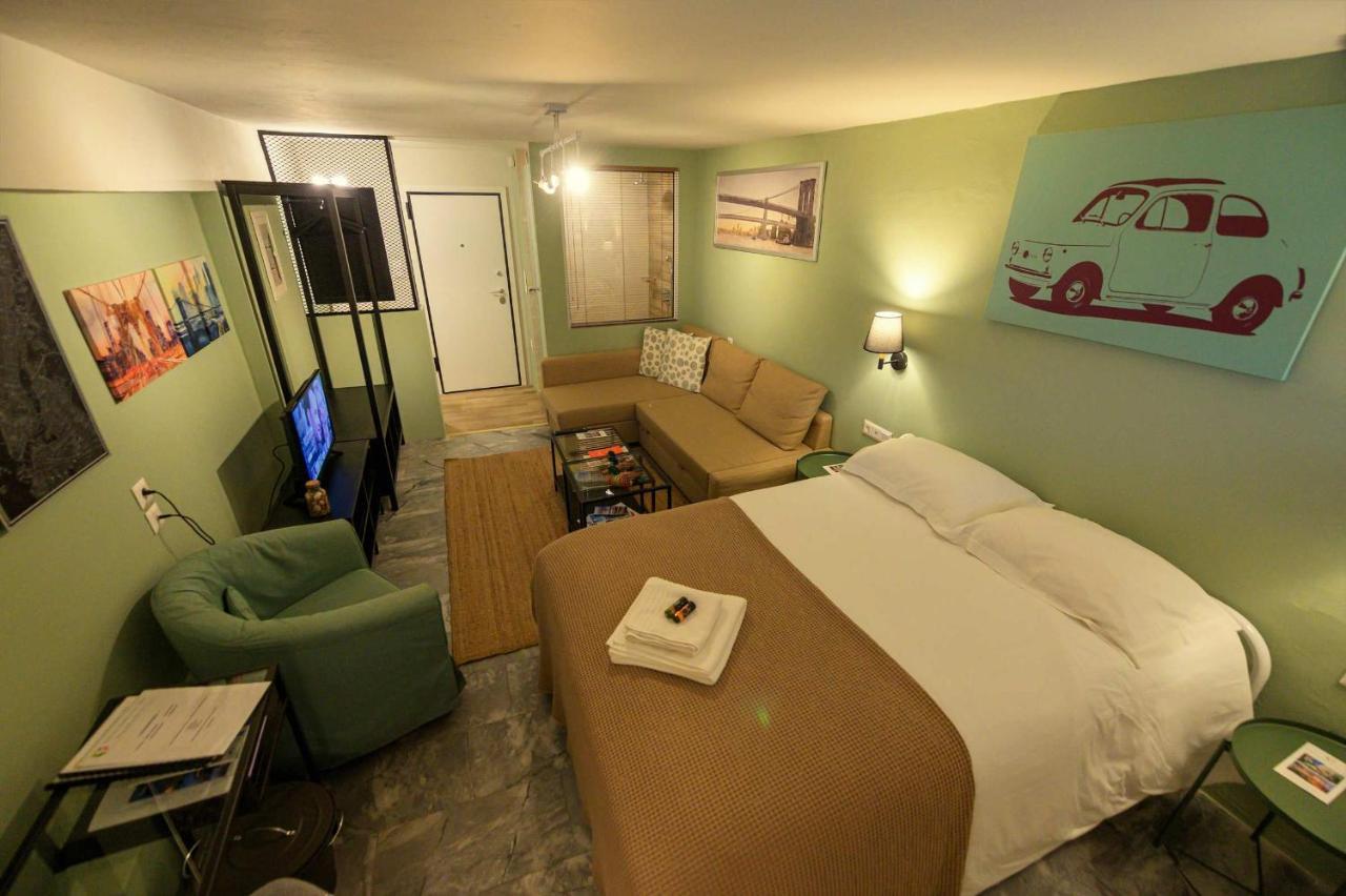Pol's studio, Kalamata Mediterranean Apartments Bagian luar foto