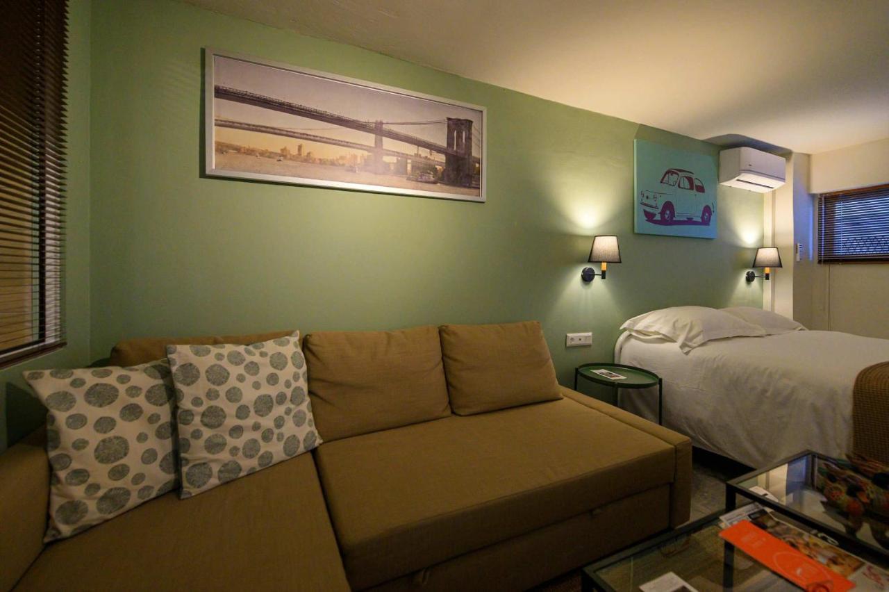 Pol's studio, Kalamata Mediterranean Apartments Bagian luar foto