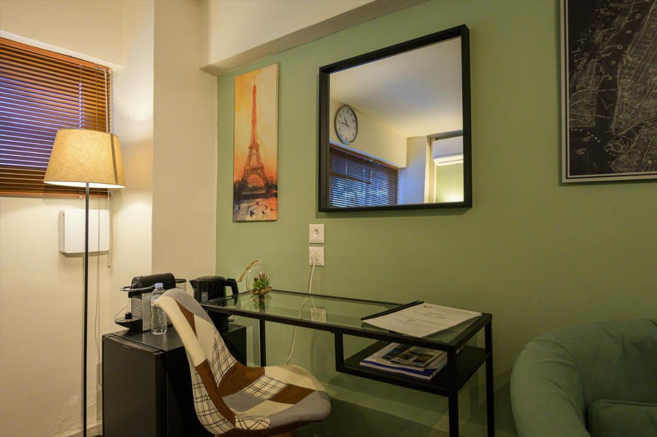 Pol's studio, Kalamata Mediterranean Apartments Bagian luar foto